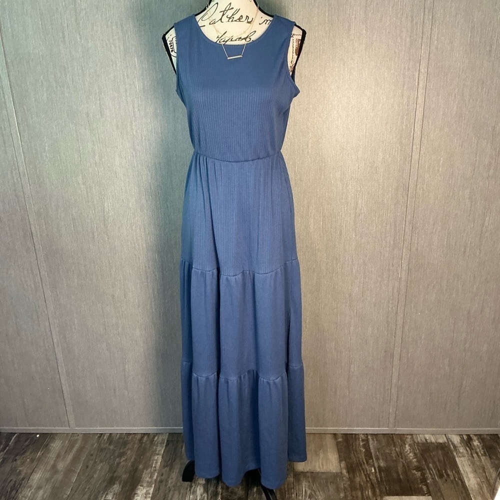 Gilli Sleeveless Blue Maxi Dress Size Medium